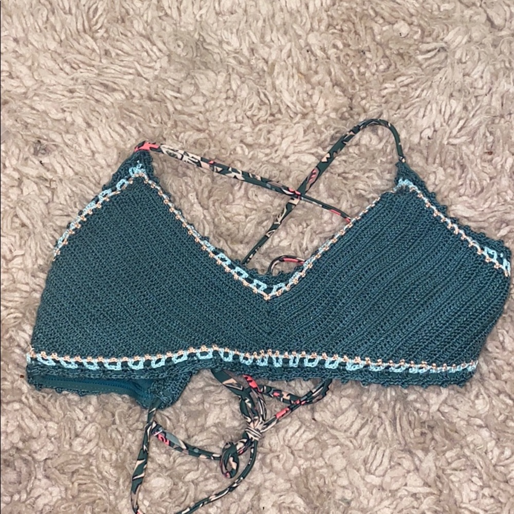 Cute bikini top!